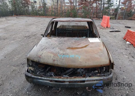 2000 Chevrolet Silverado 1500 Ls z USA, uszkodzony, nr VIN 1GCEK19T6YE214363